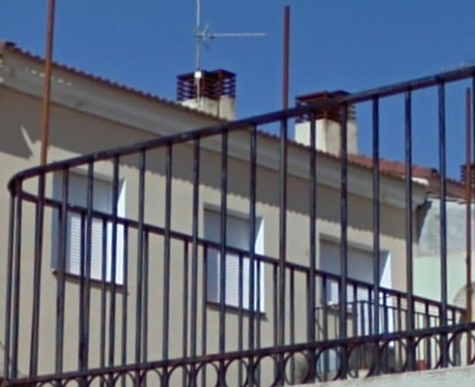 18430780-1.jpg