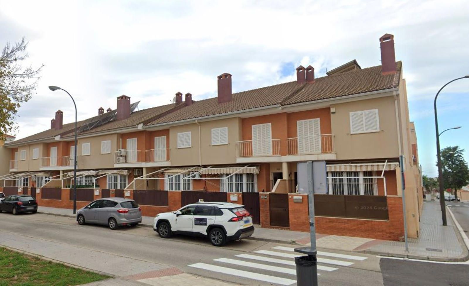 20618980-2.jpg