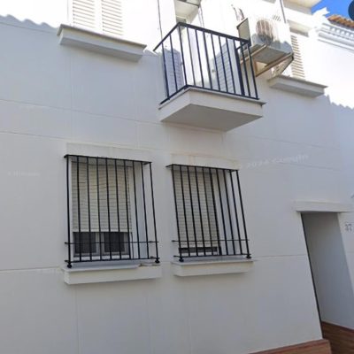 21440151-2.jpg